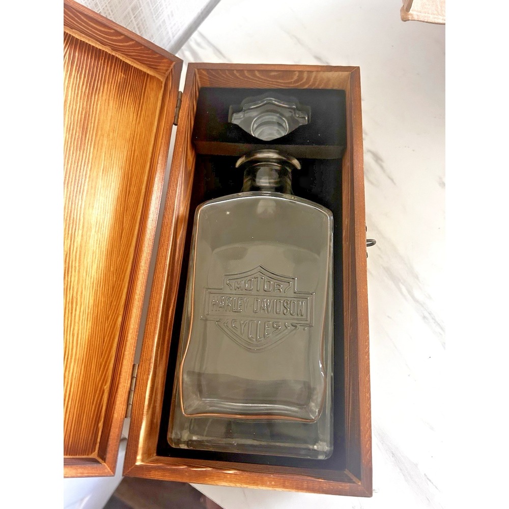 Harley Davidson Glass Whiskey Decanter in Wooden Box Classic Crystal River FL
